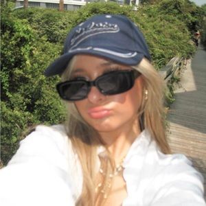 Meet your Posher, Abby